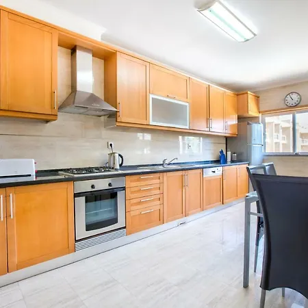 3 Bedroom With Pool View In