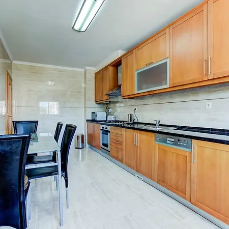 3 Bedroom With Pool View In Alvor