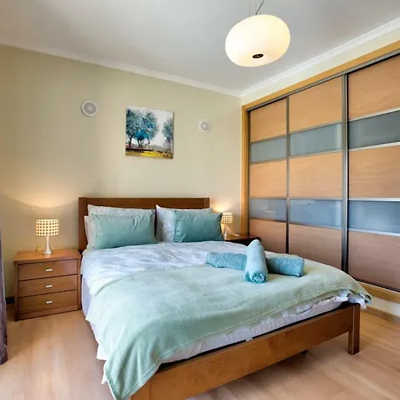 3 Bedroom With Pool View In Lägenhet