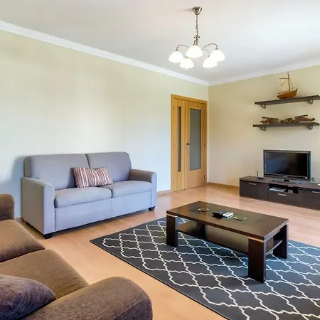 3 Bedroom With Pool View In Lägenhet *